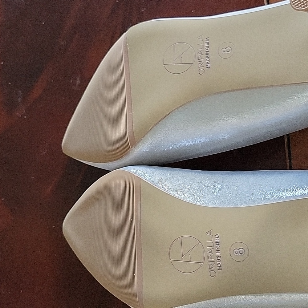 NWOT Oripalla silver pumps - Picture 6 of 9